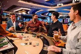 Tampilan meja Dragon Tiger langsung di musim88 dengan dealer profesional